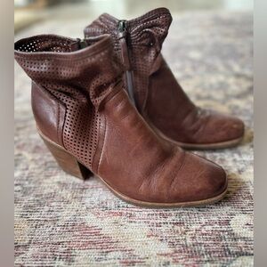 Sofft Chantley Woman’s Boots: size 7